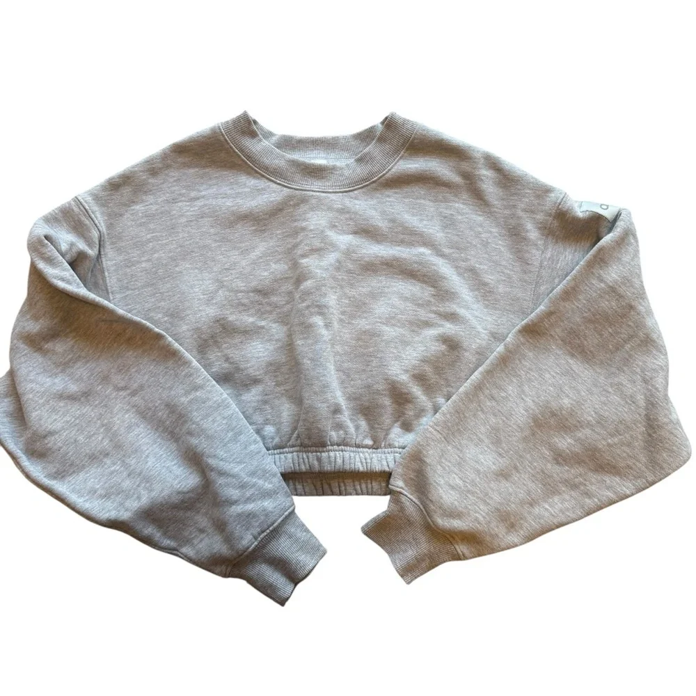 ALO Yoga Devotion Crew Neck Pullover Sweatshirt in Heather Gray